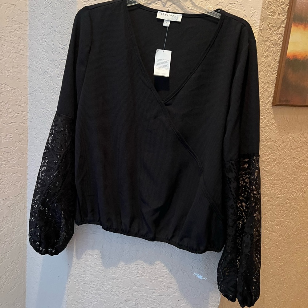 Atelier glue beautiful blouse